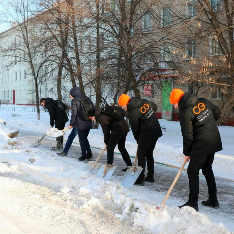 Уборка снега с крыш и территорий в Ермолино